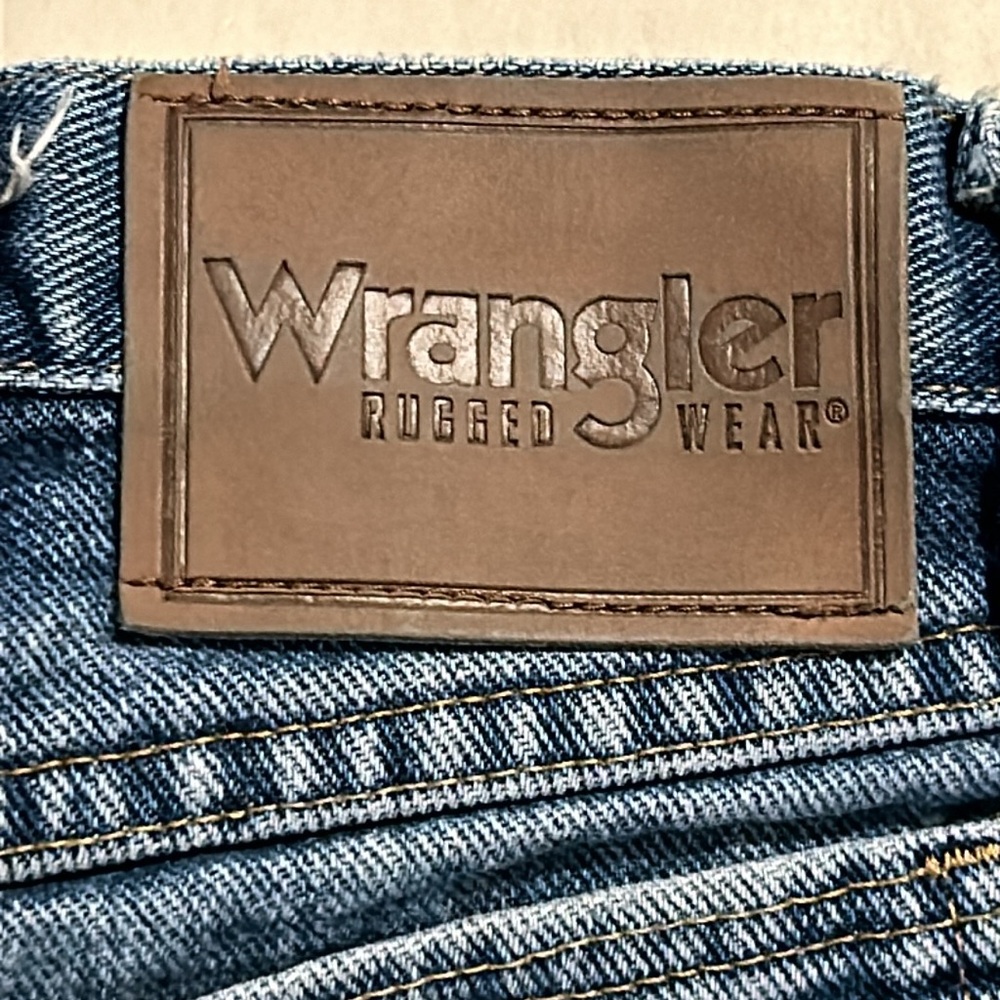 Wrangler Rugged Wear Jeans - Picture 2 of 10